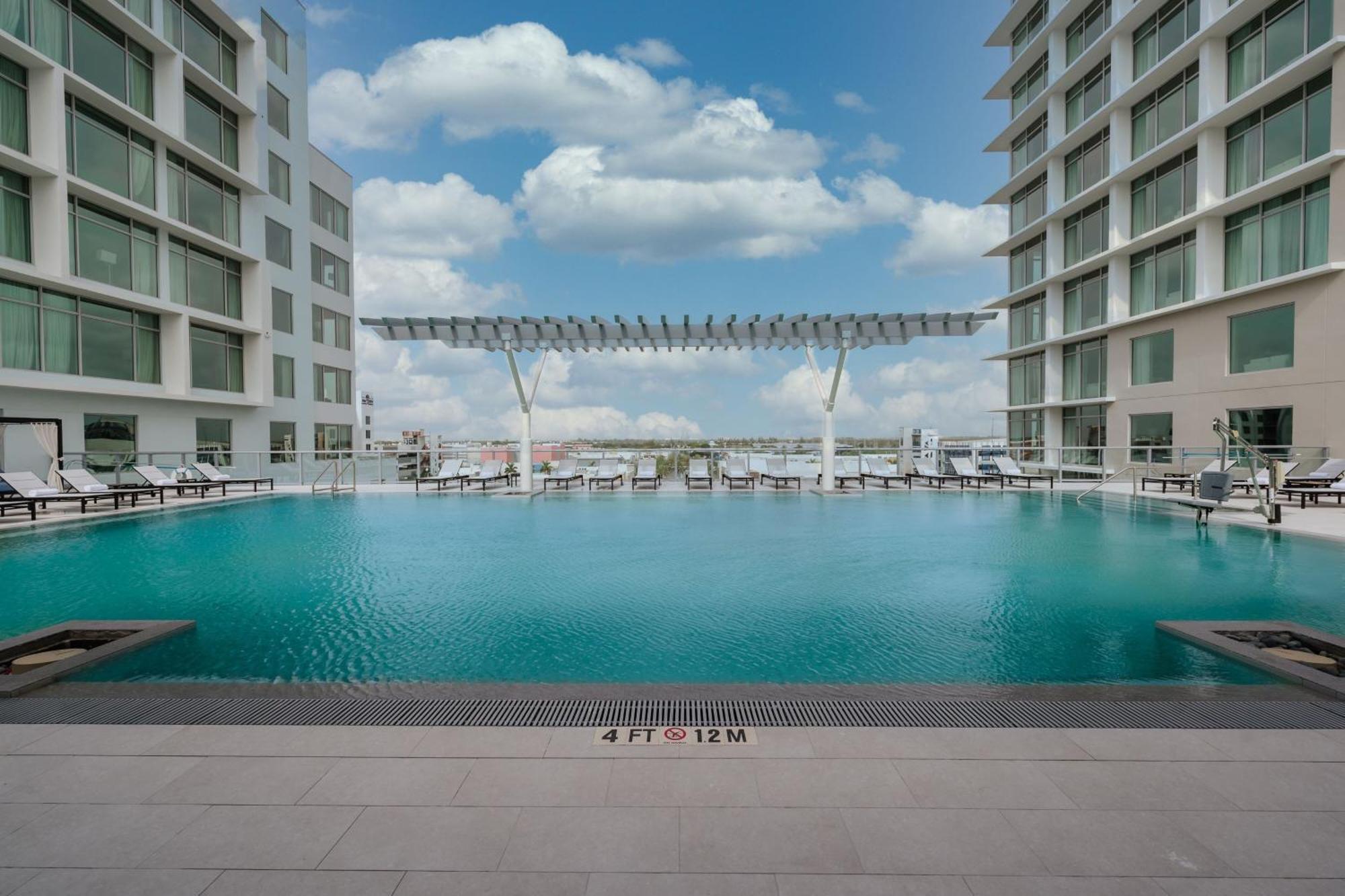 Marriott Fort Lauderdale Airport デイニア・ビーチ エクステリア 写真