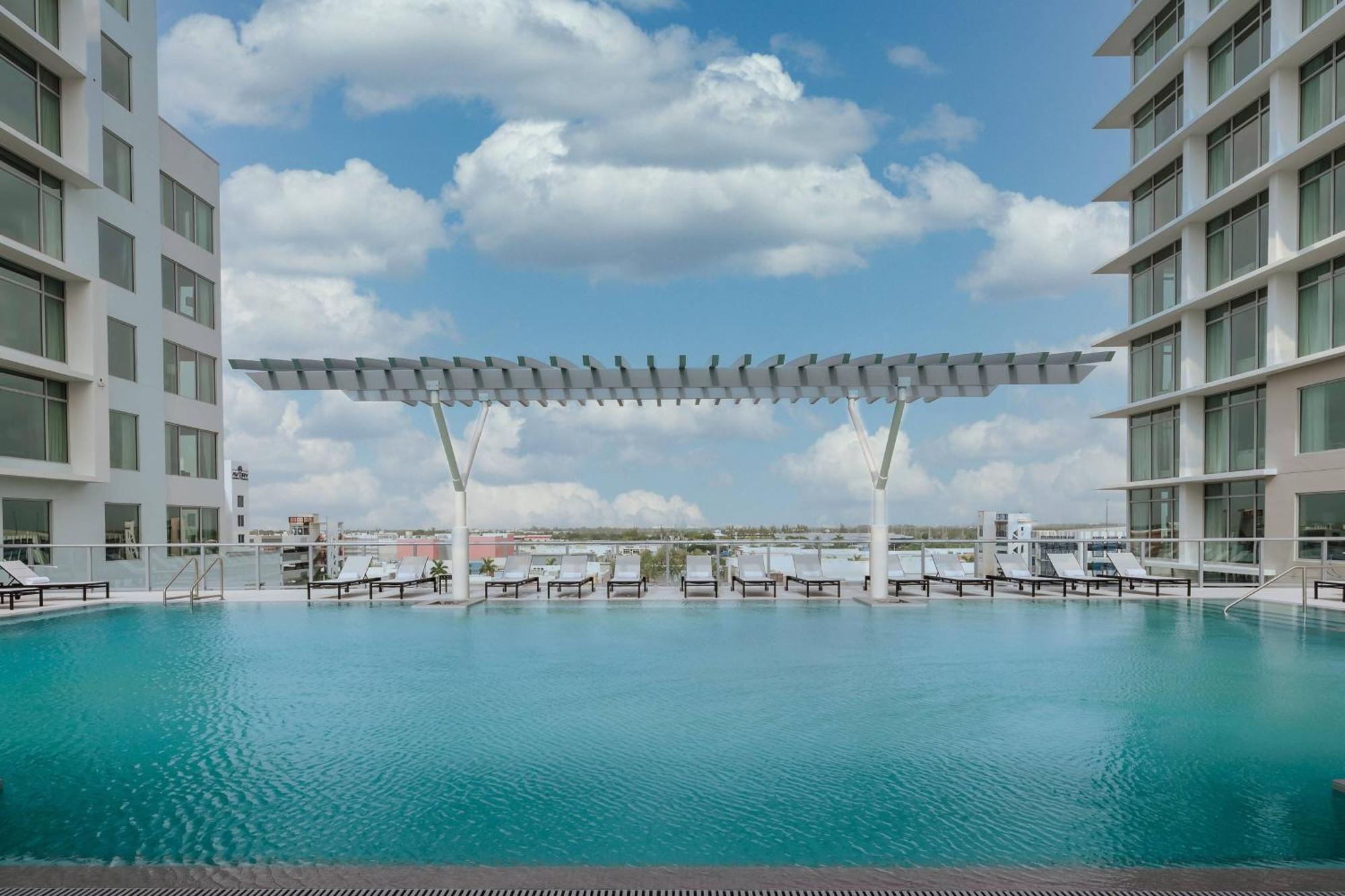 Marriott Fort Lauderdale Airport デイニア・ビーチ エクステリア 写真